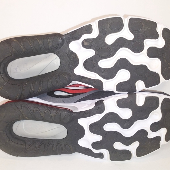 Nike Air Max 270 React. Size 6y - Picture 9 of 9